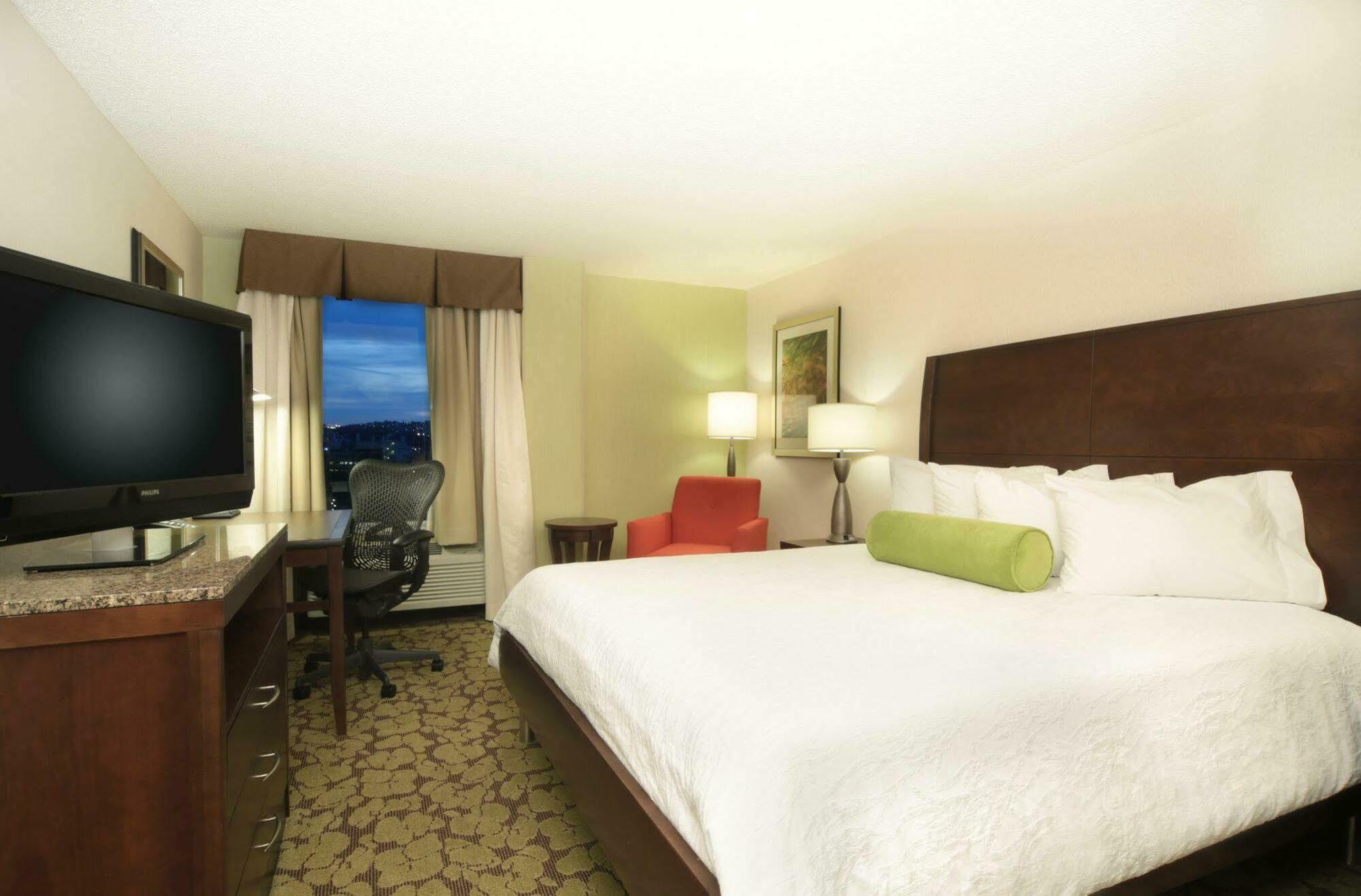 Hilton Garden Inn Pittsburgh University Place Exterior foto